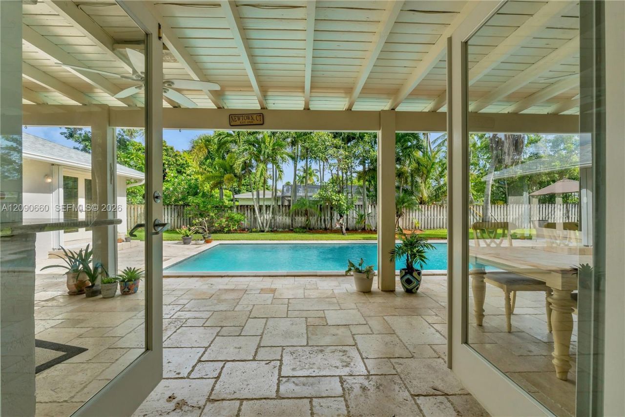 7915 SW 155th St, Palmetto Bay, FL 33157 Photo