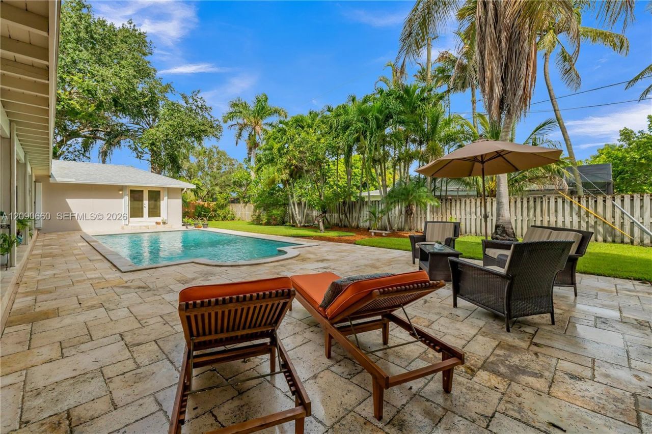 7915 SW 155th St, Palmetto Bay, FL 33157 Photo