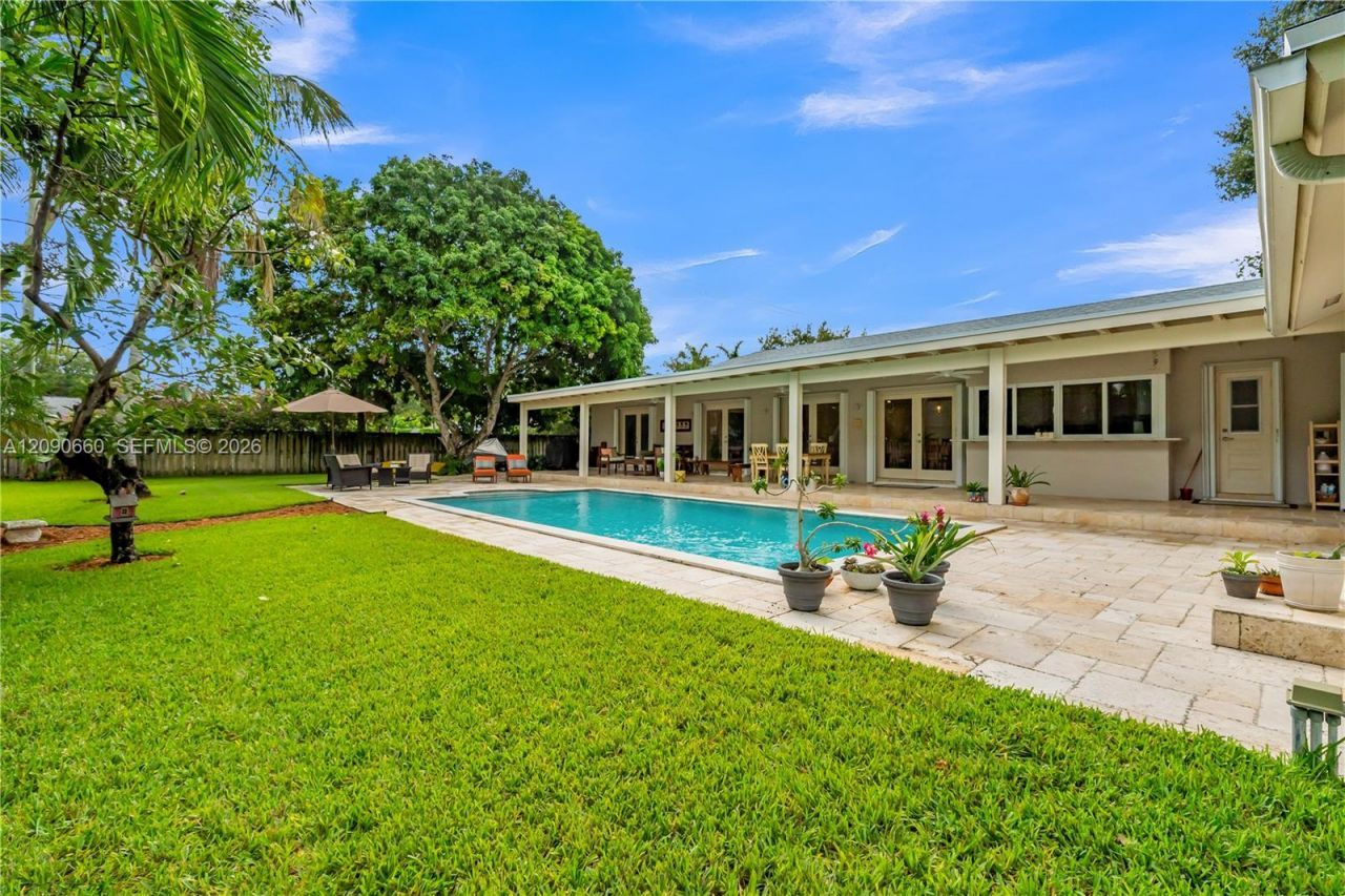 7915 SW 155th St, Palmetto Bay, FL 33157 Photo