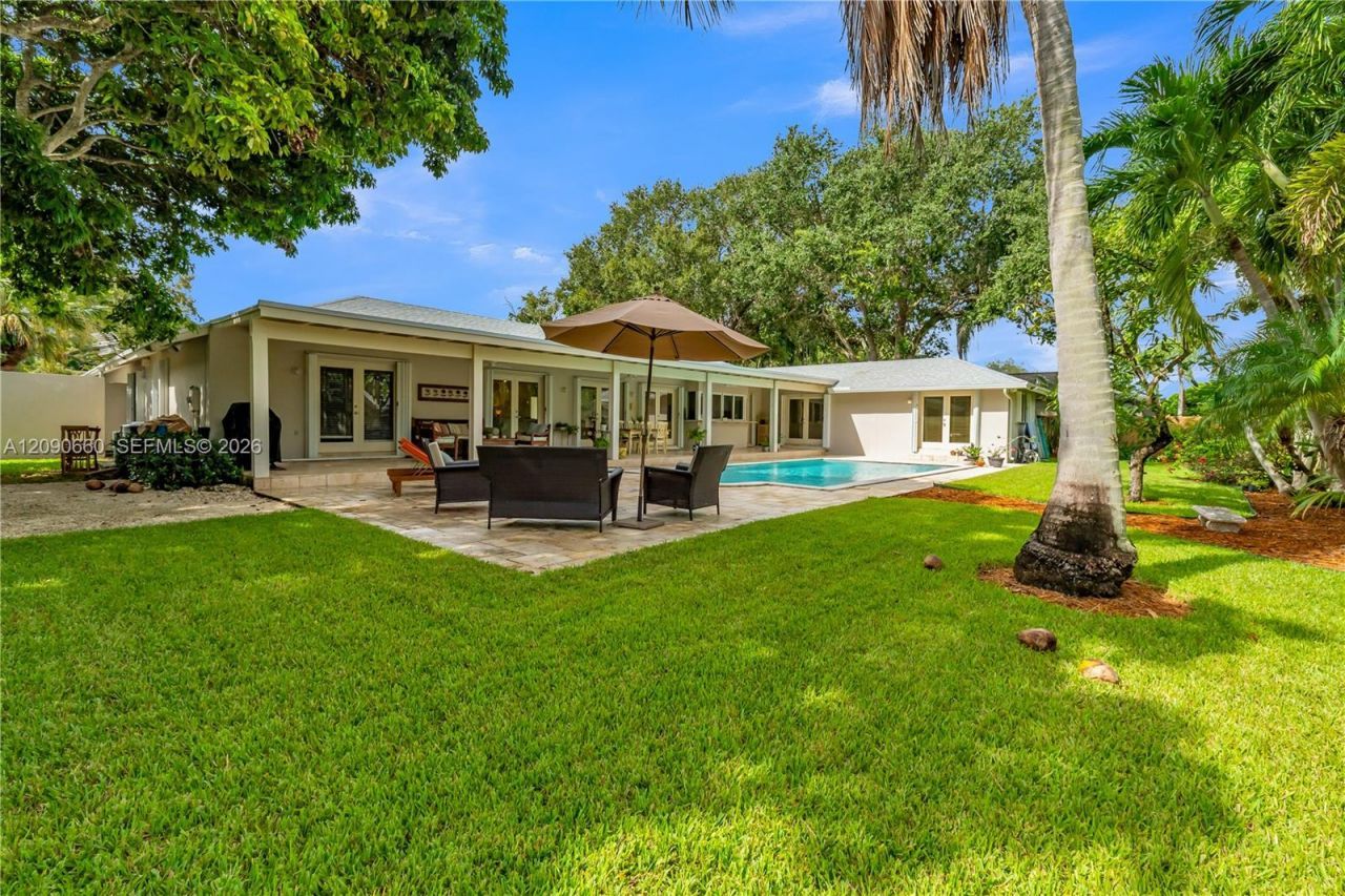 7915 SW 155th St, Palmetto Bay, FL 33157 Photo