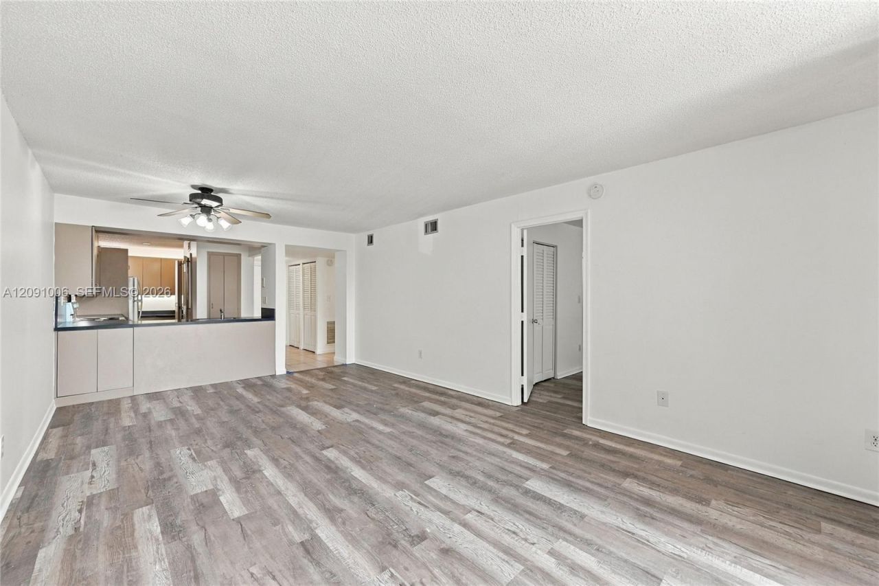 6800 Cypress Rd, Unit 411, Plantation, FL 33317 Photo