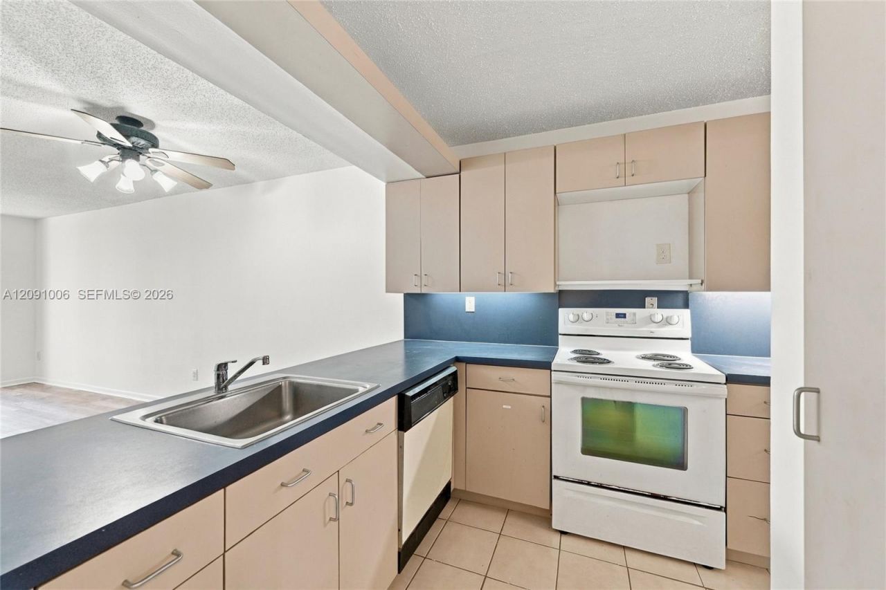 6800 Cypress Rd, Unit 411, Plantation, FL 33317 Photo