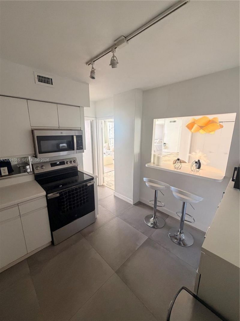 5700 Collins Ave , Unit 9B, Miami Beach, FL 33140 Photo