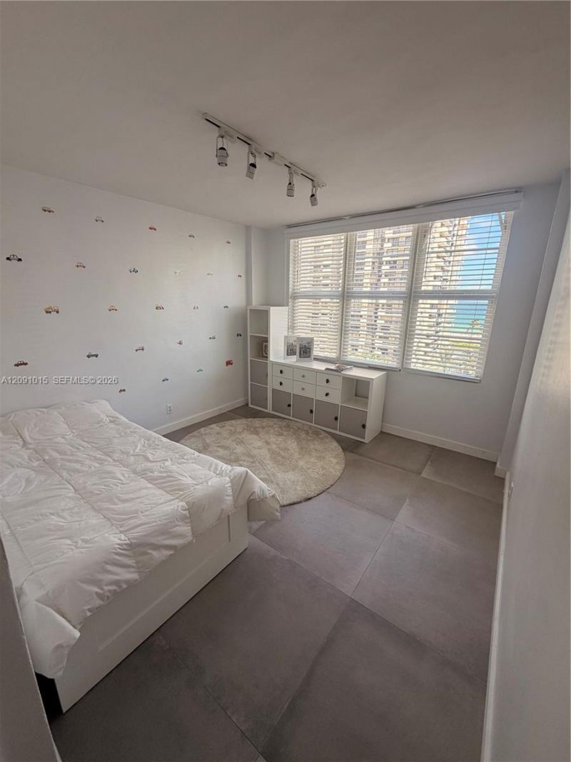 5700 Collins Ave , Unit 9B, Miami Beach, FL 33140 Photo
