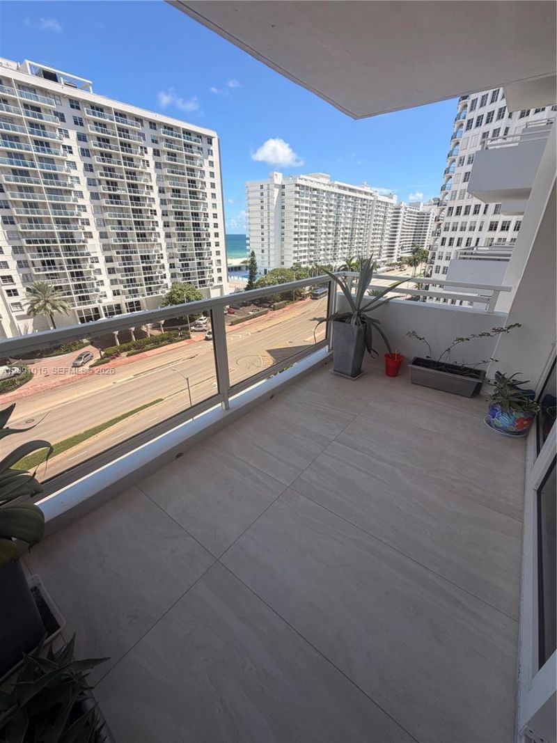 5700 Collins Ave , Unit 9B, Miami Beach, FL 33140 Photo