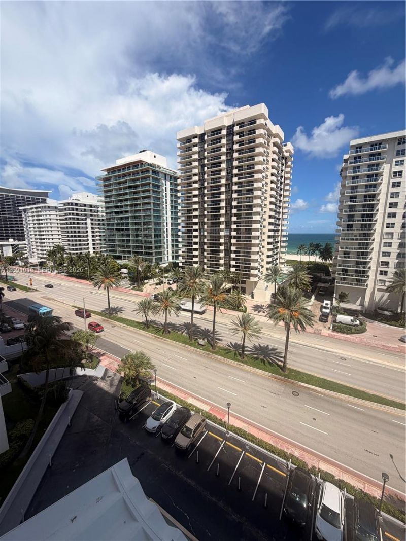 5700 Collins Ave , Unit 9B, Miami Beach, FL 33140 Photo