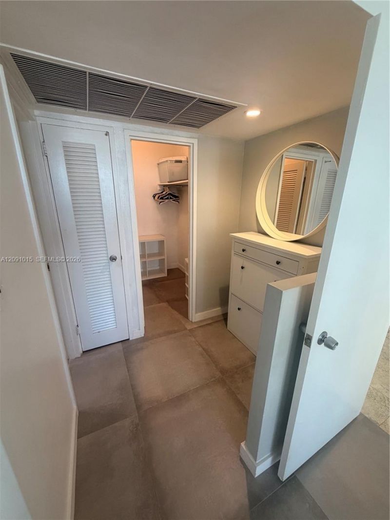 5700 Collins Ave , Unit 9B, Miami Beach, FL 33140 Photo