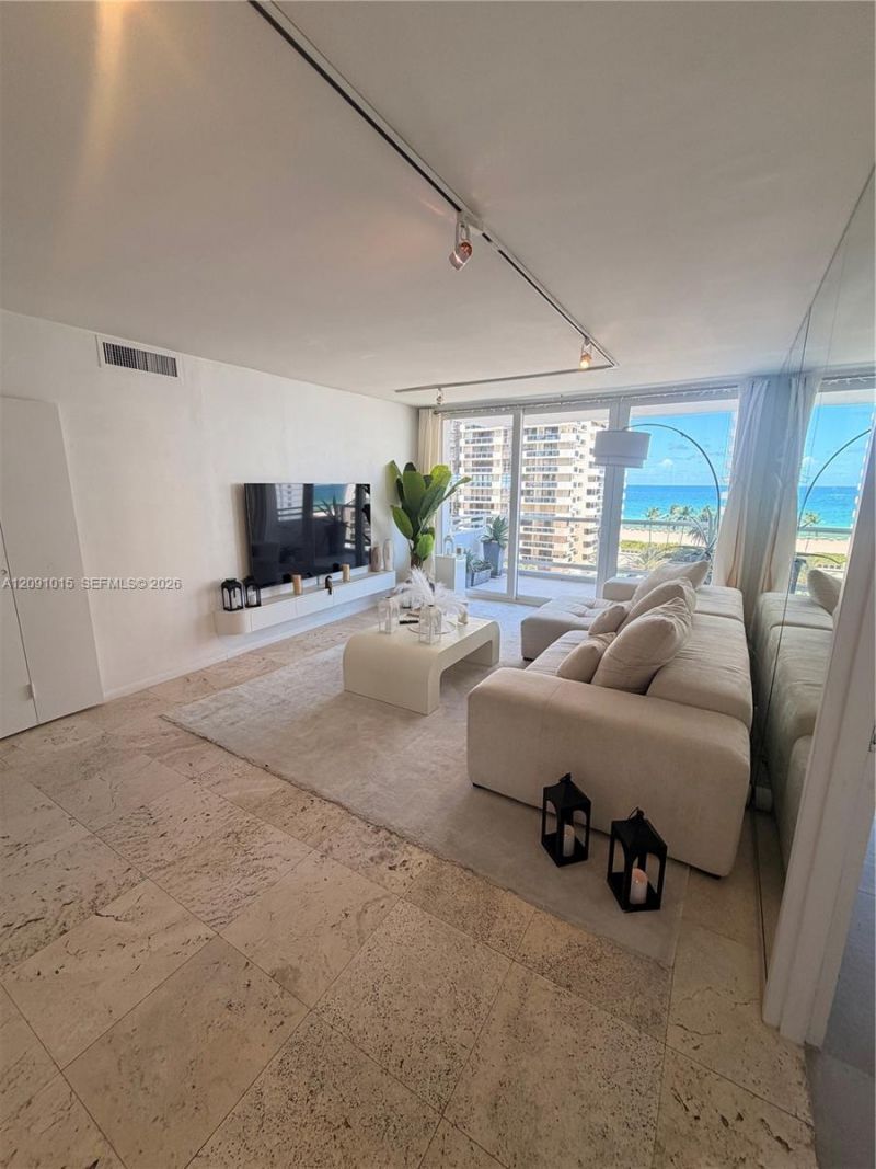 5700 Collins Ave , Unit 9B, Miami Beach, FL 33140 Photo