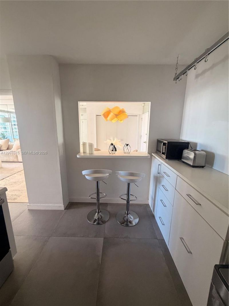 5700 Collins Ave , Unit 9B, Miami Beach, FL 33140 Photo