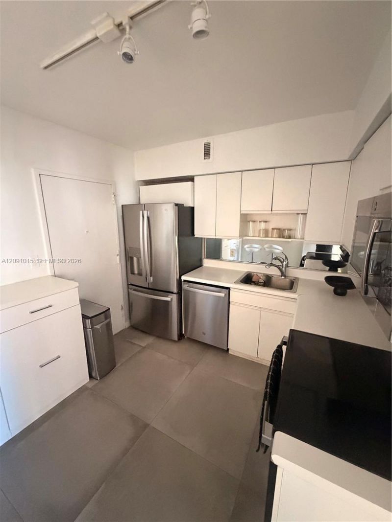 5700 Collins Ave , Unit 9B, Miami Beach, FL 33140 Photo