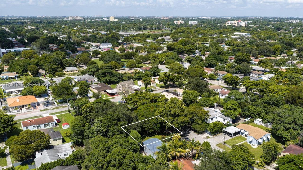 1060 NW 44th St , Miami, FL 33127 Photo