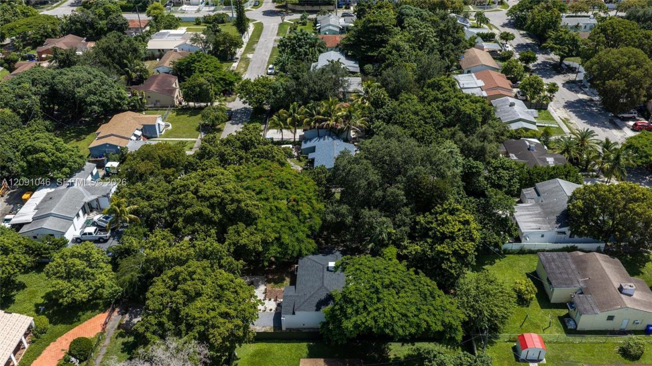1060 NW 44th St , Miami, FL 33127 Photo