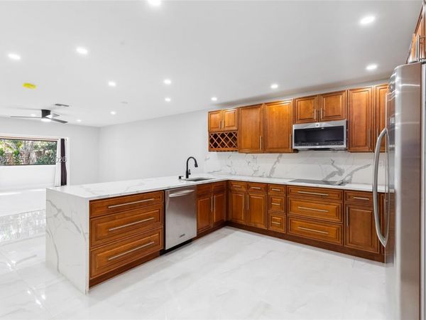 9080 NW 23rd St, Coral Springs, FL 33065