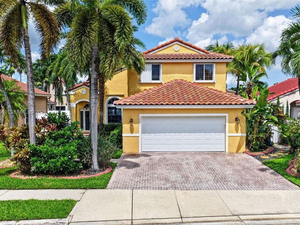 18611 NW 11th St, Pembroke Pines, FL 33029