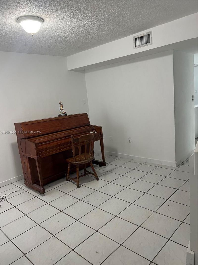 5366 W 26th Ave , Unit 121, Hialeah, FL 33016 Photo