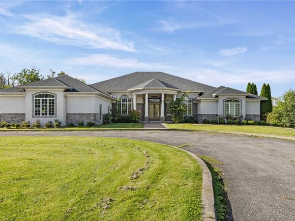 15 Bellaqua Estates Court, Rochester, NY 14624