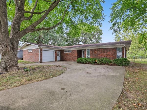 209 Matteson Drive, Villa Grove, IL 61956