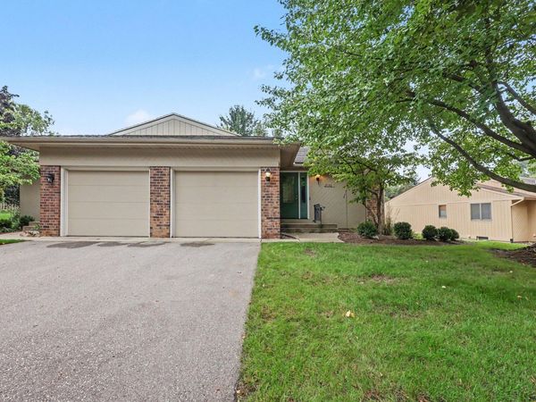 2130 Cranbrook Drive NE, Grand Rapids, MI 49505
