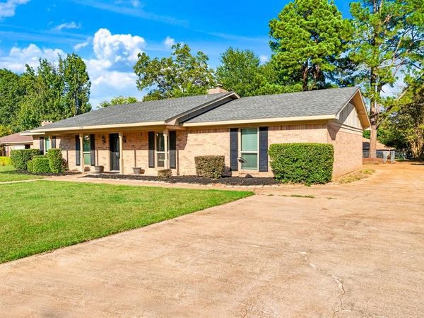 370 32nd Street NE, Paris, TX 75460