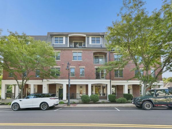 36 Central Ave, Unit 15, Milton, MA 02186