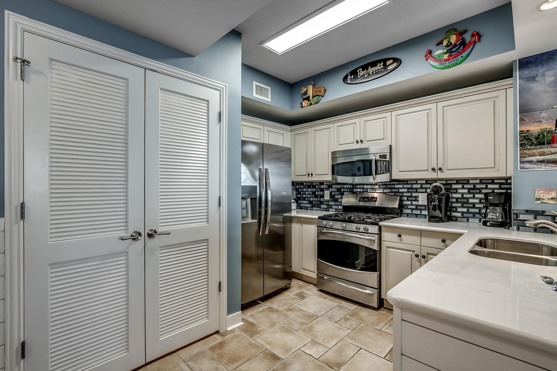 100 North Beach Blvd.  Photo 14