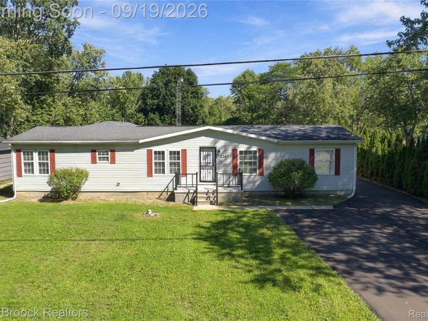 2267 Howe Road, Burton, Mi 48519