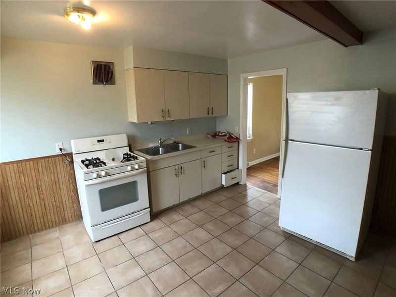 25701 Richards Avenue, Euclid, OH 44132 Photo 3