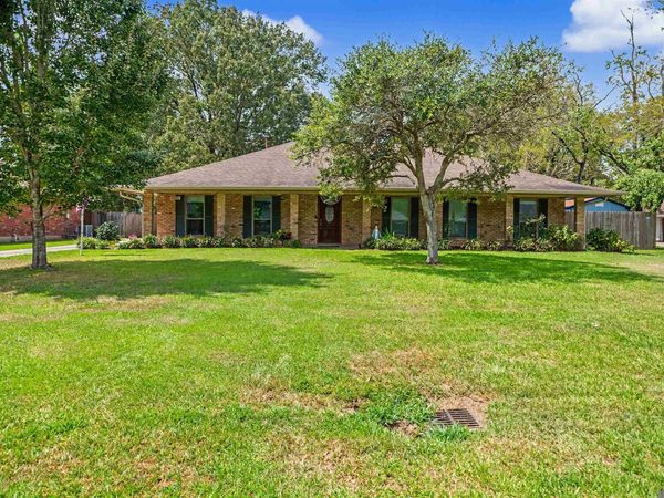 11021 Fieldcrest Dr, Baton Rouge, LA 70811