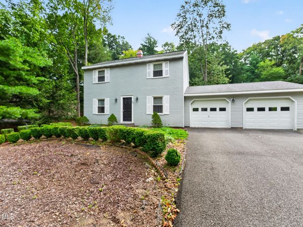 29 Barkwood Lane, Clifton Park, NY 12065