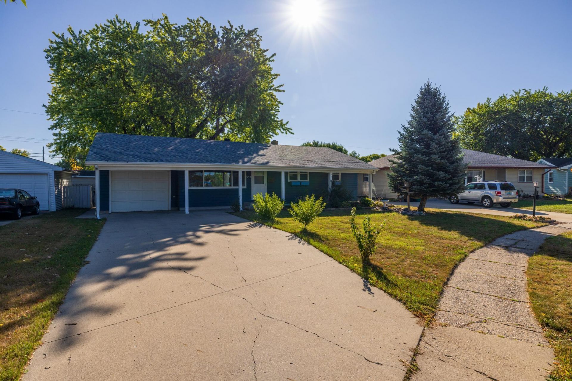 537 2nd St Court E, West Fargo, ND 58078 Main Photo