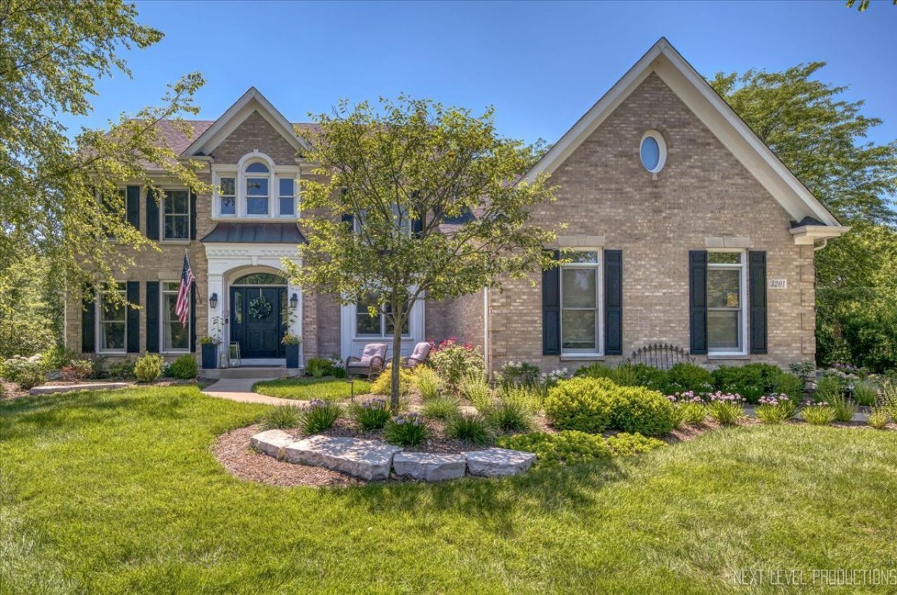 3201 Greenwood Lane, Saint Charles, IL 60175 Main Photo