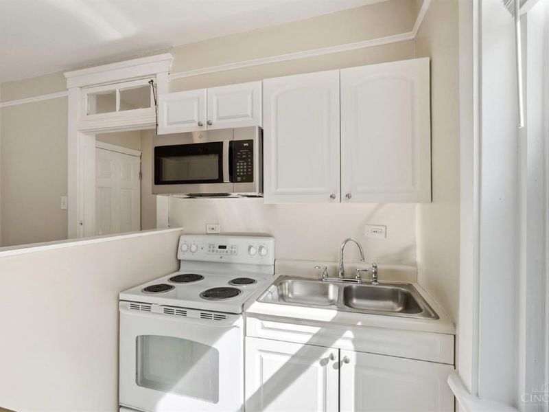 2156 W Clifton Avenue, Cincinnati, OH 45219 Photo 8