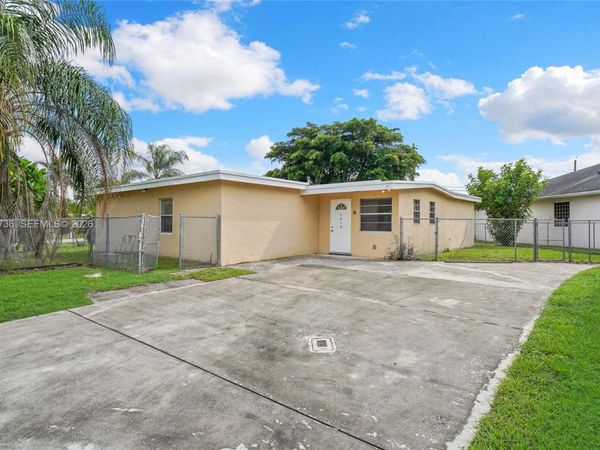 5618 Cinnamon Dr , West Palm Beach, FL 33415