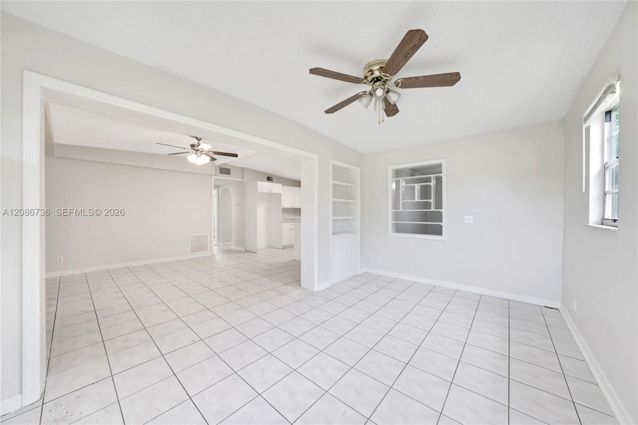5618 Cinnamon Dr, West Palm Beach, FL 33415 Photo