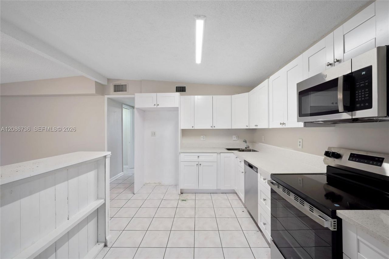 5618 Cinnamon Dr, West Palm Beach, FL 33415 Photo