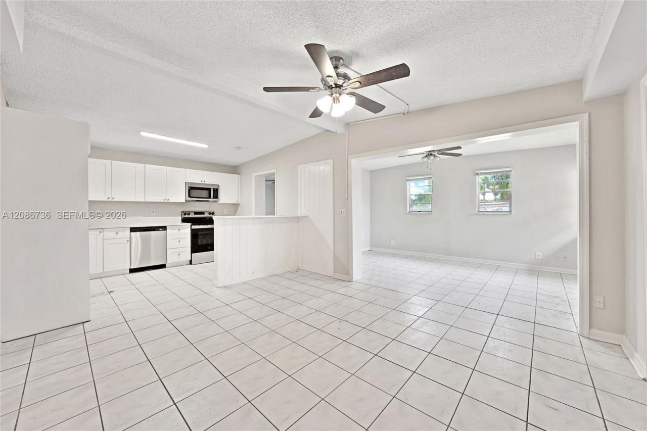 5618 Cinnamon Dr, West Palm Beach, FL 33415 Photo