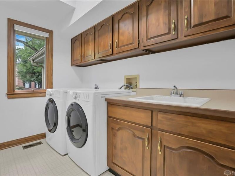 2252 Sedgwick Drive, Columbus, OH 43220 Photo 13