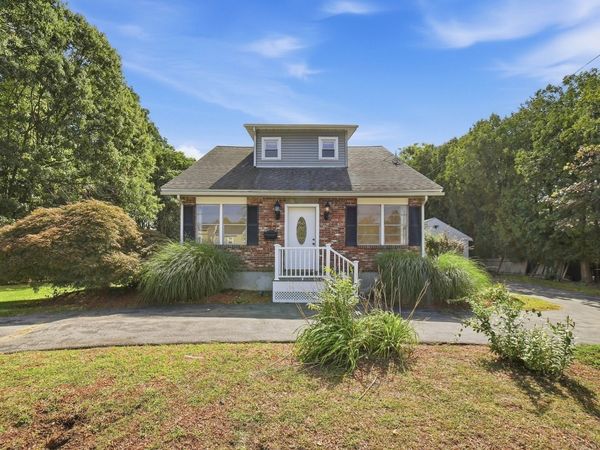 550 Sunderland Road, Worcester, MA 01604
