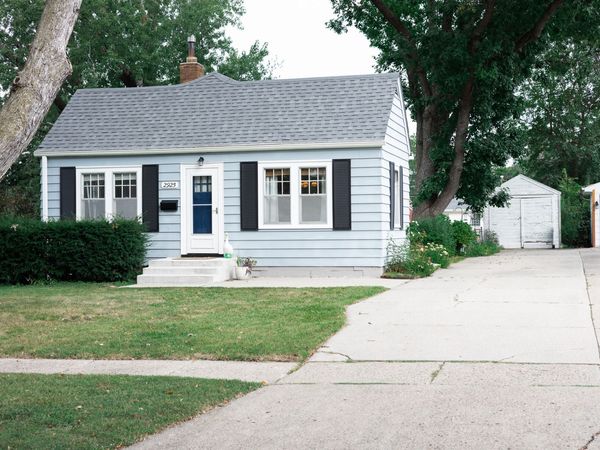 2925 48th Place, Des Moines, IA 50310