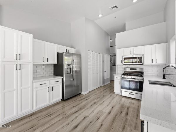 10359 E DAVENPORT Drive, Scottsdale, AZ 85260