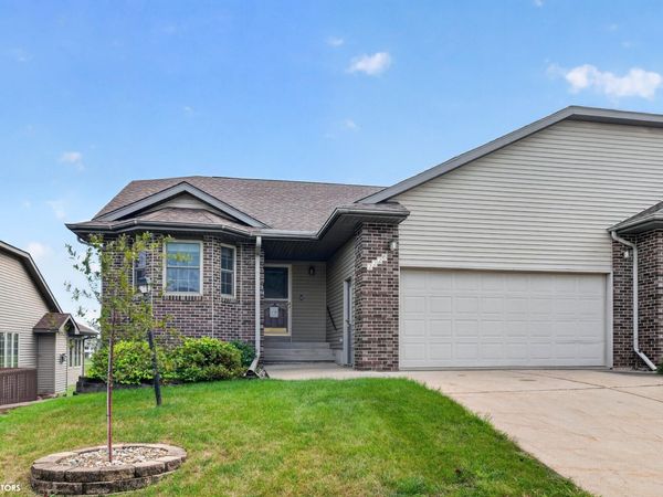 2226 Edgebrook Drive, Marshalltown, IA 50158