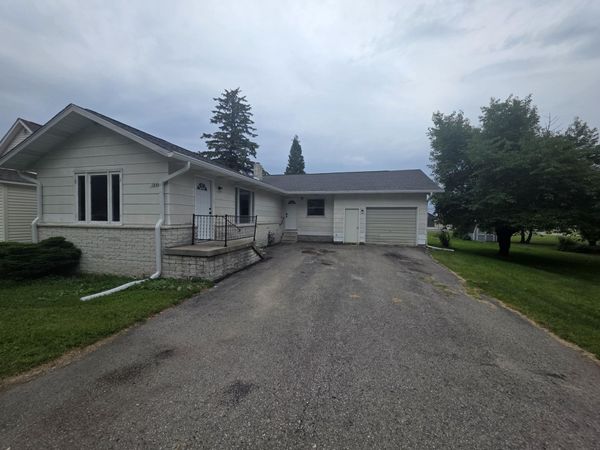 10901 Center Avenue, Posen, MI 49776