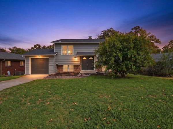 5523 S 30th West Avenue , Tulsa, OK 74107