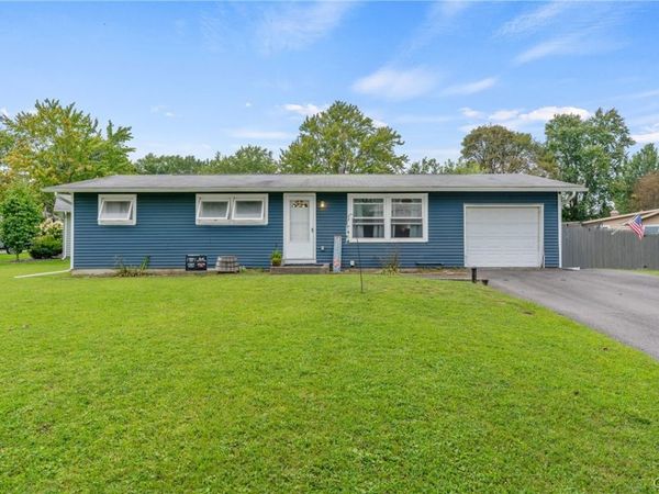 204 Greentree Drive , East Syracuse, NY 13057