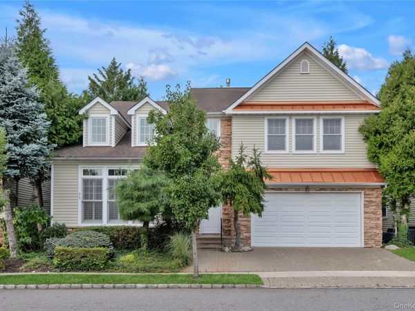 95 W Overlook , Port Washington, NY 11050