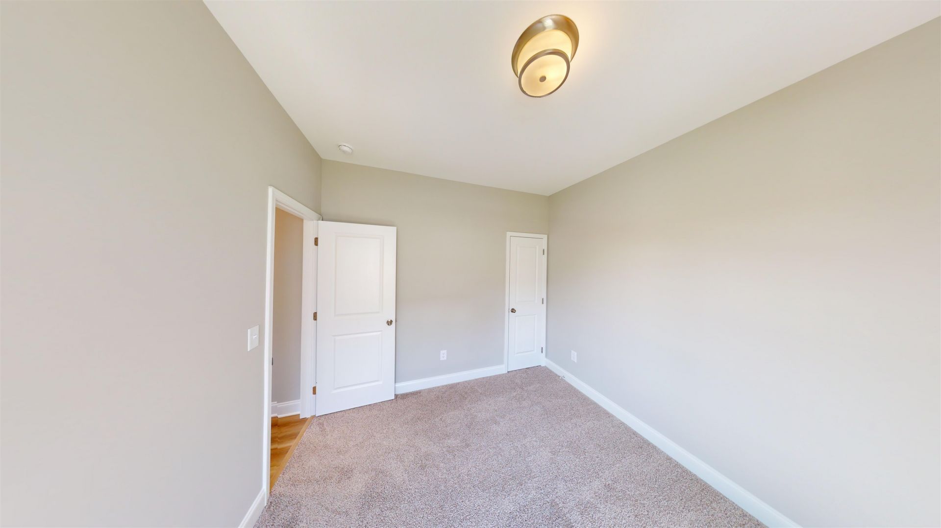 1052 Moen Loop  Photo 18