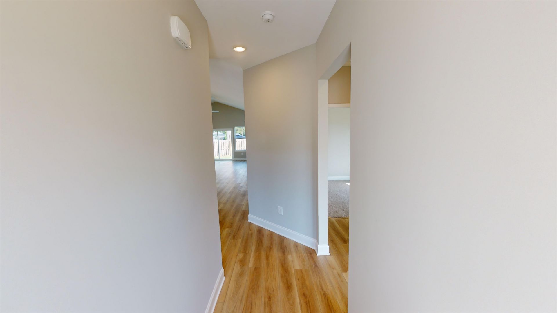 1052 Moen Loop  Photo 4