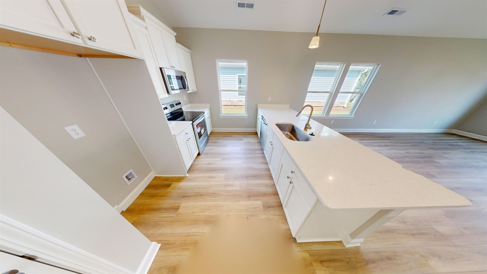 1052 Moen Loop  Photo 6