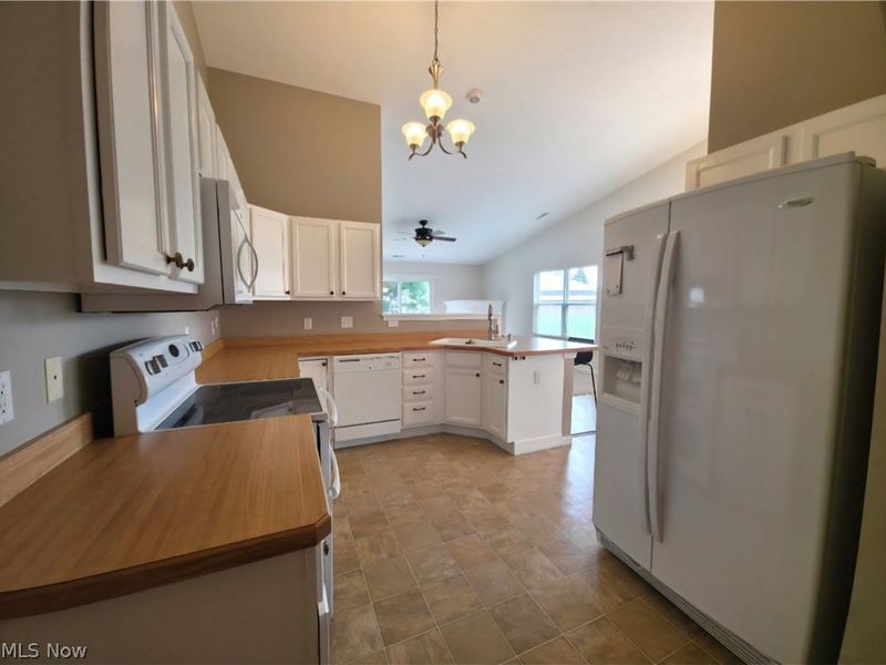 1192 Chaucer Circle, Akron, OH 44312 Photo 8