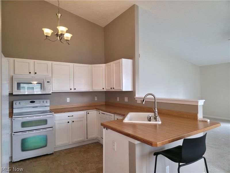 1192 Chaucer Circle, Akron, OH 44312 Photo 8